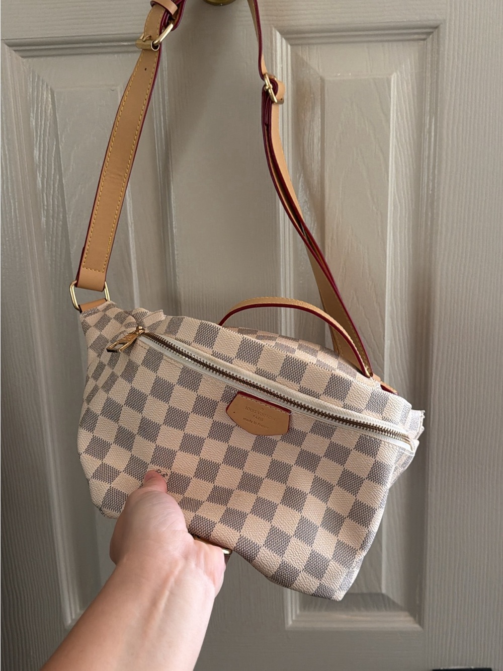 Designer-Style Checkered Crossbody Bag in Cream and Gray